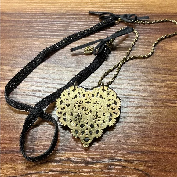 Betsey Johnson Gold and Black Heart Necklace - Picture 1 of 6